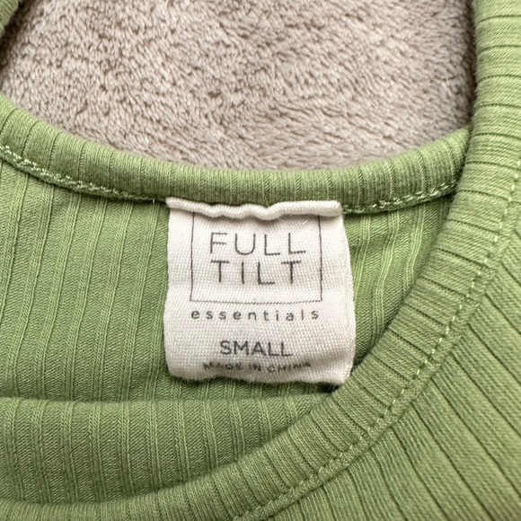 Green crop top - Picture 2 of 3